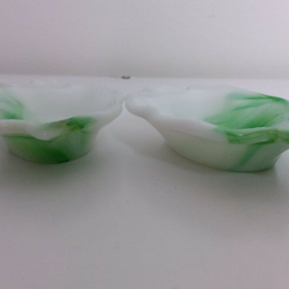 Vtg Set of 2 Green and White Leaf Shaped AKRO AGATE Ashtrays Trinket Dishes - Picture 5 of 8